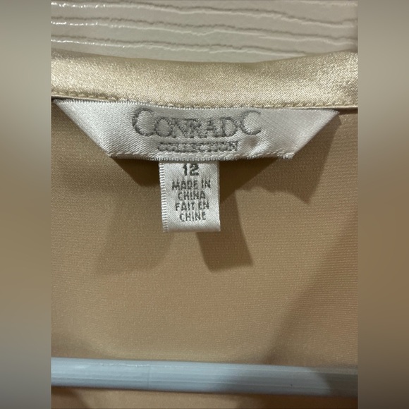 Conrad C Collection Ladies Gold Satin Blouse Size 12 $69 - Picture 3 of 12